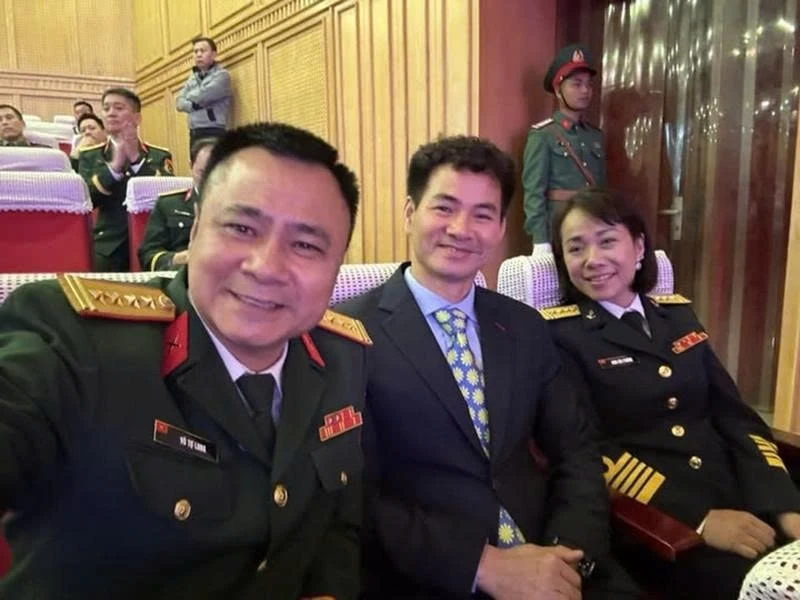 Sao Việt 16/3: Thanh Thủy diện áo đôi cùng Trịnh Thăng Bình Sao Việt 16/3: Thanh Thủy diện áo đôi cùng Trịnh Thăng Bình