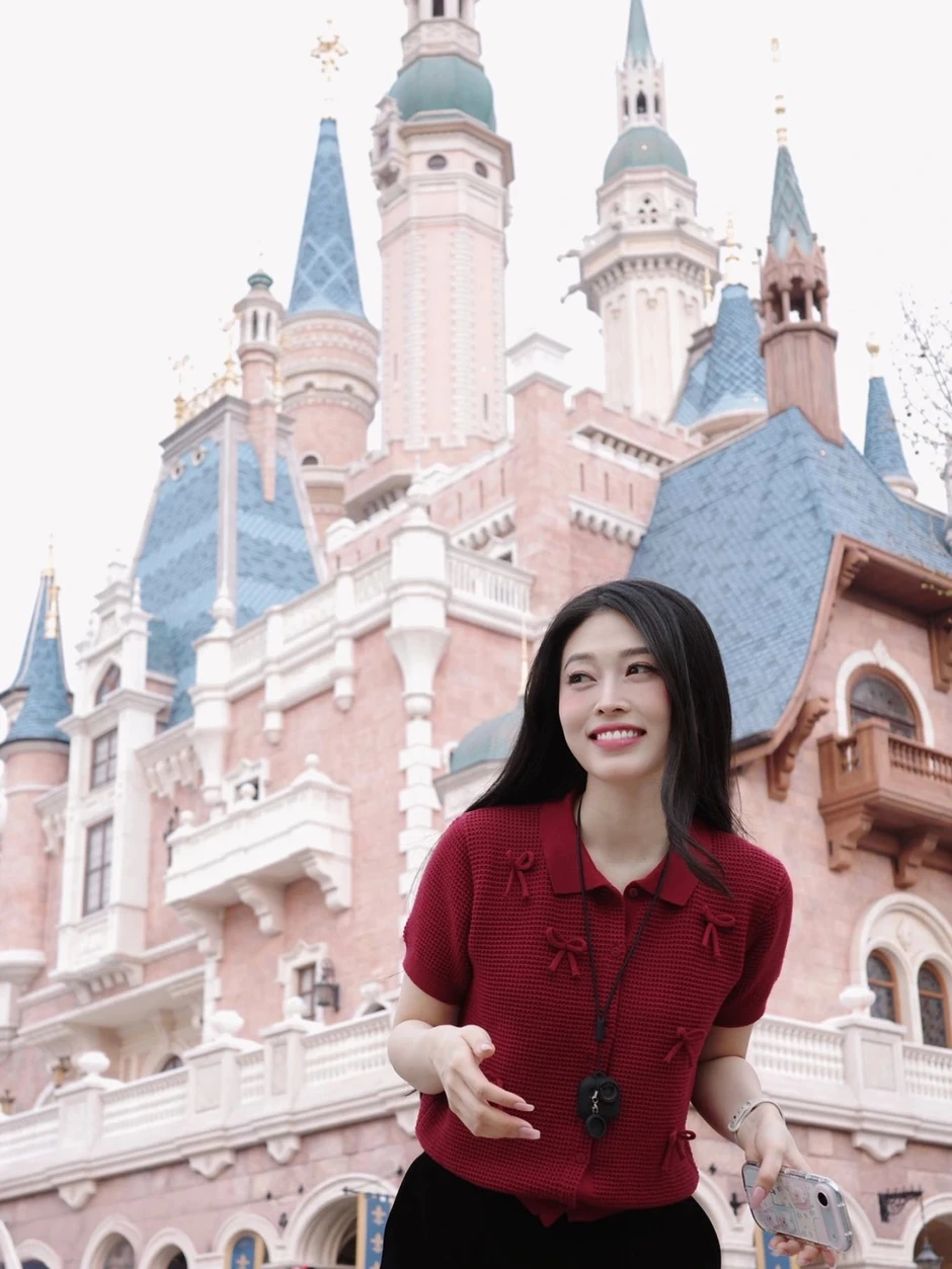 Sao Việt 16/4: Hồ Ngọc Hà khoe ảnh con gái, B Ray gây tranh cãi dữ dội Sao Việt 16/4: Hồ Ngọc Hà khoe ảnh con gái, B Ray gây tranh cãi dữ dội