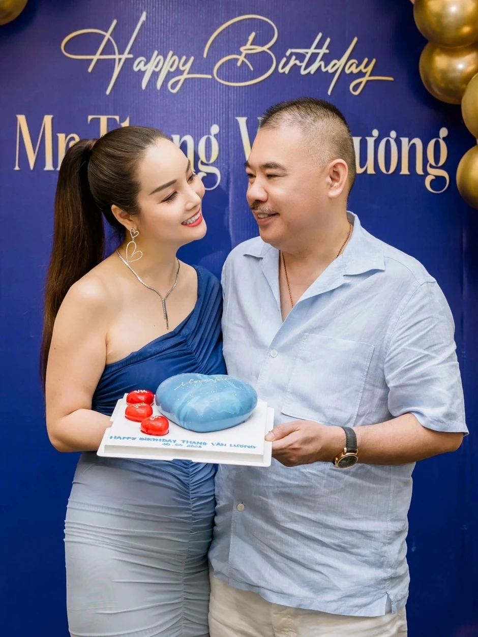 Sao Việt 16/4: Hồ Ngọc Hà khoe ảnh con gái, B Ray gây tranh cãi dữ dội Sao Việt 16/4: Hồ Ngọc Hà khoe ảnh con gái, B Ray gây tranh cãi dữ dội