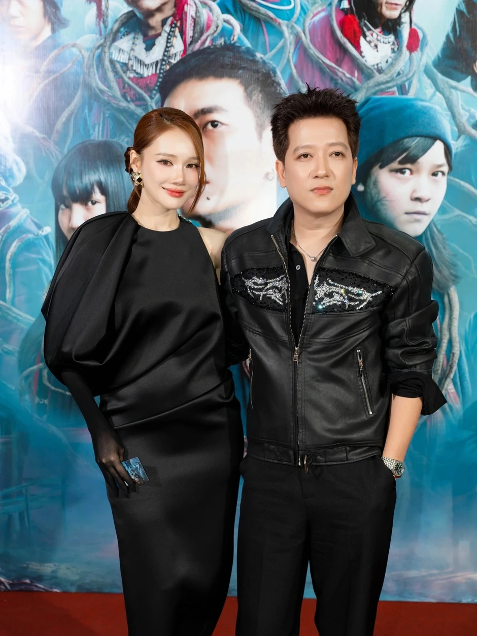 Sao Việt 16/4: Hồ Ngọc Hà khoe ảnh con gái, B Ray gây tranh cãi dữ dội Sao Việt 16/4: Hồ Ngọc Hà khoe ảnh con gái, B Ray gây tranh cãi dữ dội