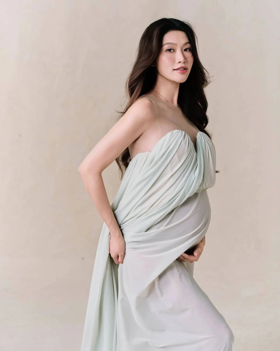 Sao Việt 17/3: Ảnh cưới chưa từng được công bố của Hoa hậu Đỗ Hà Sao Việt 17/3: Ảnh cưới chưa từng được công bố của Hoa hậu Đỗ Hà