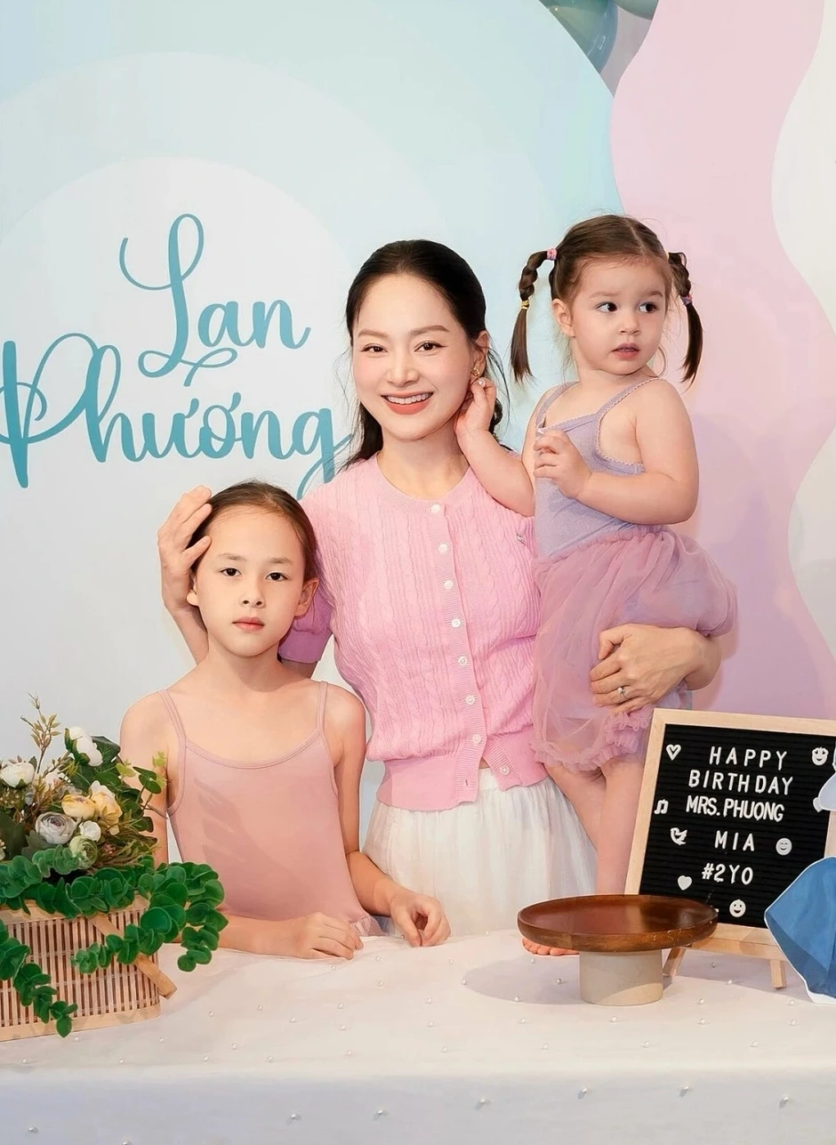 Sao Việt 17/3: Ảnh cưới chưa từng được công bố của Hoa hậu Đỗ Hà Sao Việt 17/3: Ảnh cưới chưa từng được công bố của Hoa hậu Đỗ Hà