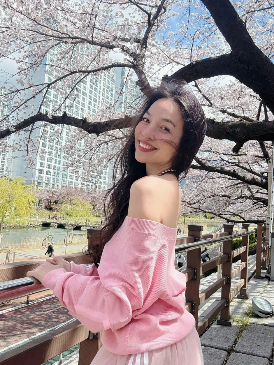Sao Việt 18/4: Phương Oanh vào bếp làm bánh cùng hai con song sinh Sao Việt 18/4: Phương Oanh vào bếp làm bánh cùng hai con song sinh