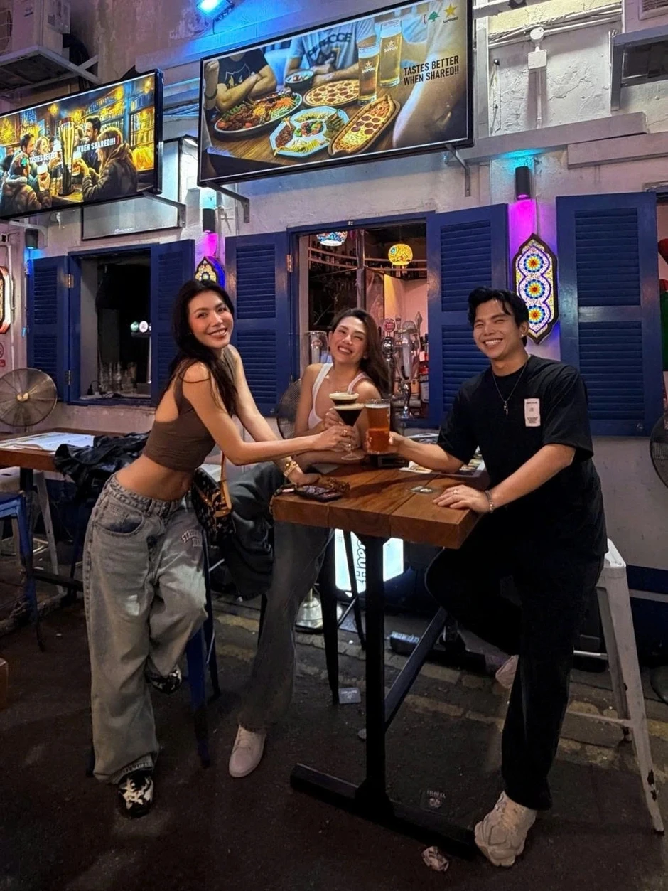 Sao Việt 18/4: Phương Oanh vào bếp làm bánh cùng hai con song sinh Sao Việt 18/4: Phương Oanh vào bếp làm bánh cùng hai con song sinh