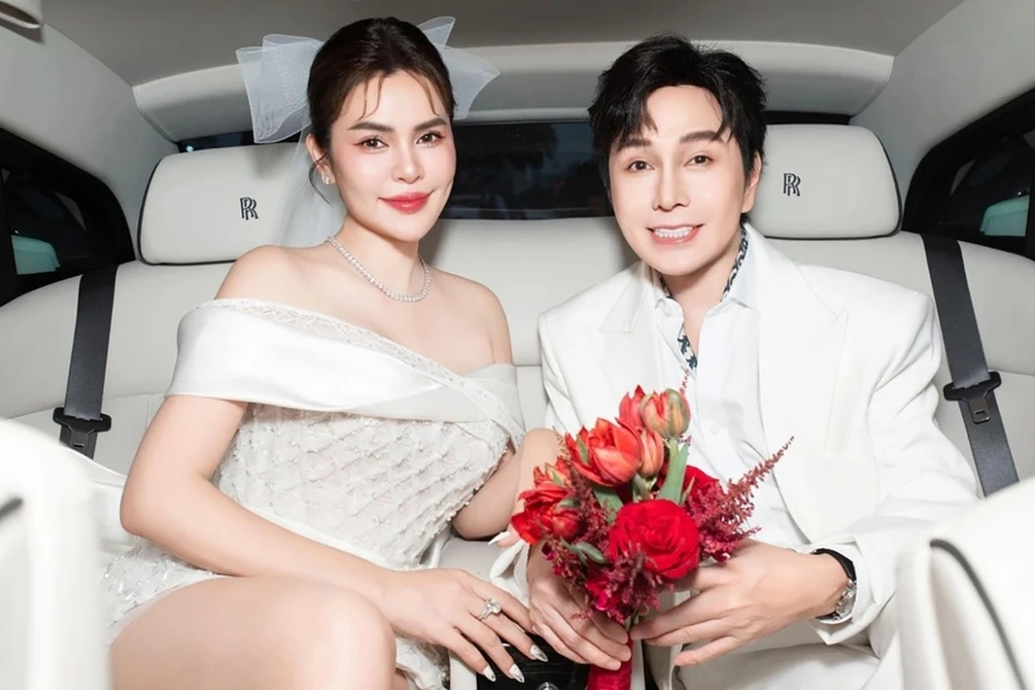Sao Việt 18-8: Quỳnh Lương bị chỉ trích vì văng tục trên livestream Sao Việt 18-8: Quỳnh Lương bị chỉ trích vì văng tục trên livestream