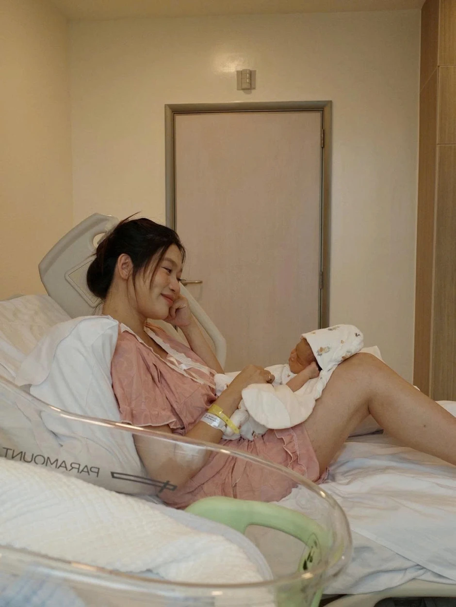 Sao Việt 20/4: Ca sĩ Hà Thúy Anh ly hôn sau hôn nhân 7 năm Sao Việt 20/4: Ca sĩ Hà Thúy Anh ly hôn sau hôn nhân 7 năm