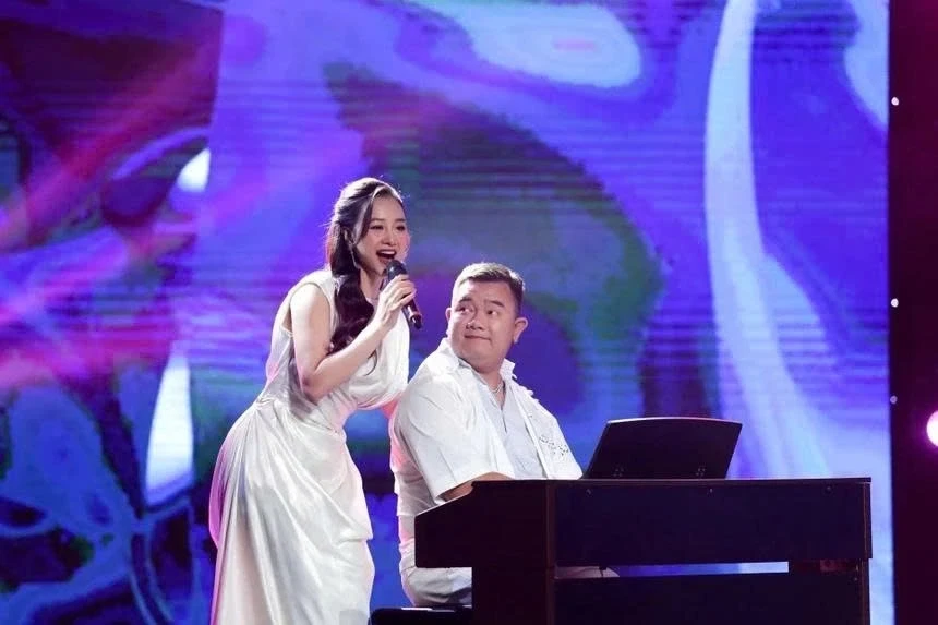 Sao Việt 20/4: Ca sĩ Hà Thúy Anh ly hôn sau hôn nhân 7 năm Sao Việt 20/4: Ca sĩ Hà Thúy Anh ly hôn sau hôn nhân 7 năm