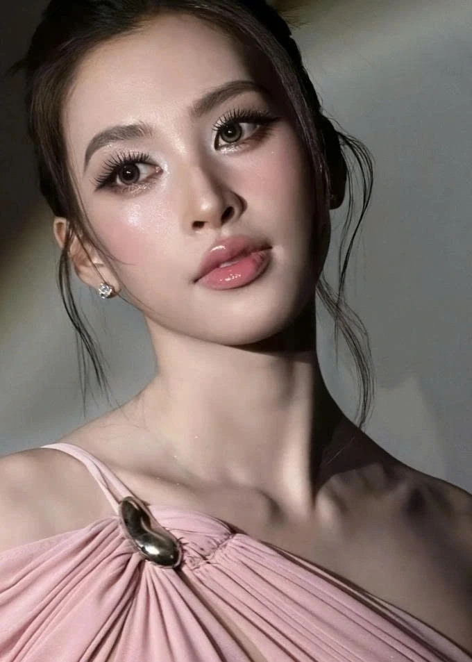 Sao Việt 20/4: Ca sĩ Hà Thúy Anh ly hôn sau hôn nhân 7 năm Sao Việt 20/4: Ca sĩ Hà Thúy Anh ly hôn sau hôn nhân 7 năm