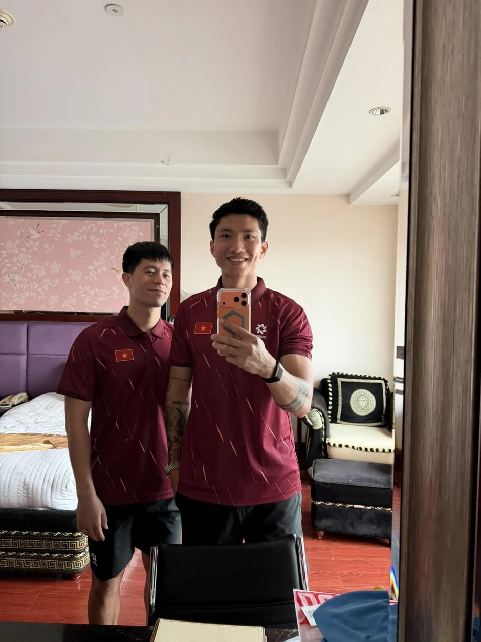 Sao Việt 25/3: Đoàn Văn Hậu “gây bão like” với ảnh lên tuyển cùng Đình Trọng