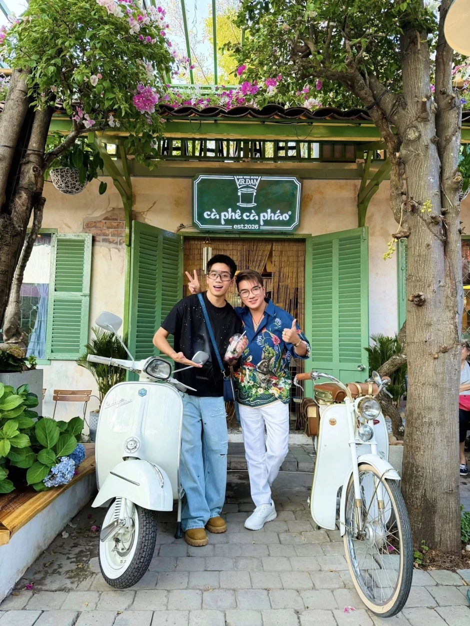 Sao Việt 25/3: Đoàn Văn Hậu “gây bão like” với ảnh lên tuyển cùng Đình Trọng