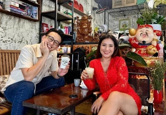 Sao Việt 26/3: Hồng Diễm khoe nhan sắc trẻ trung ở tuổi 43