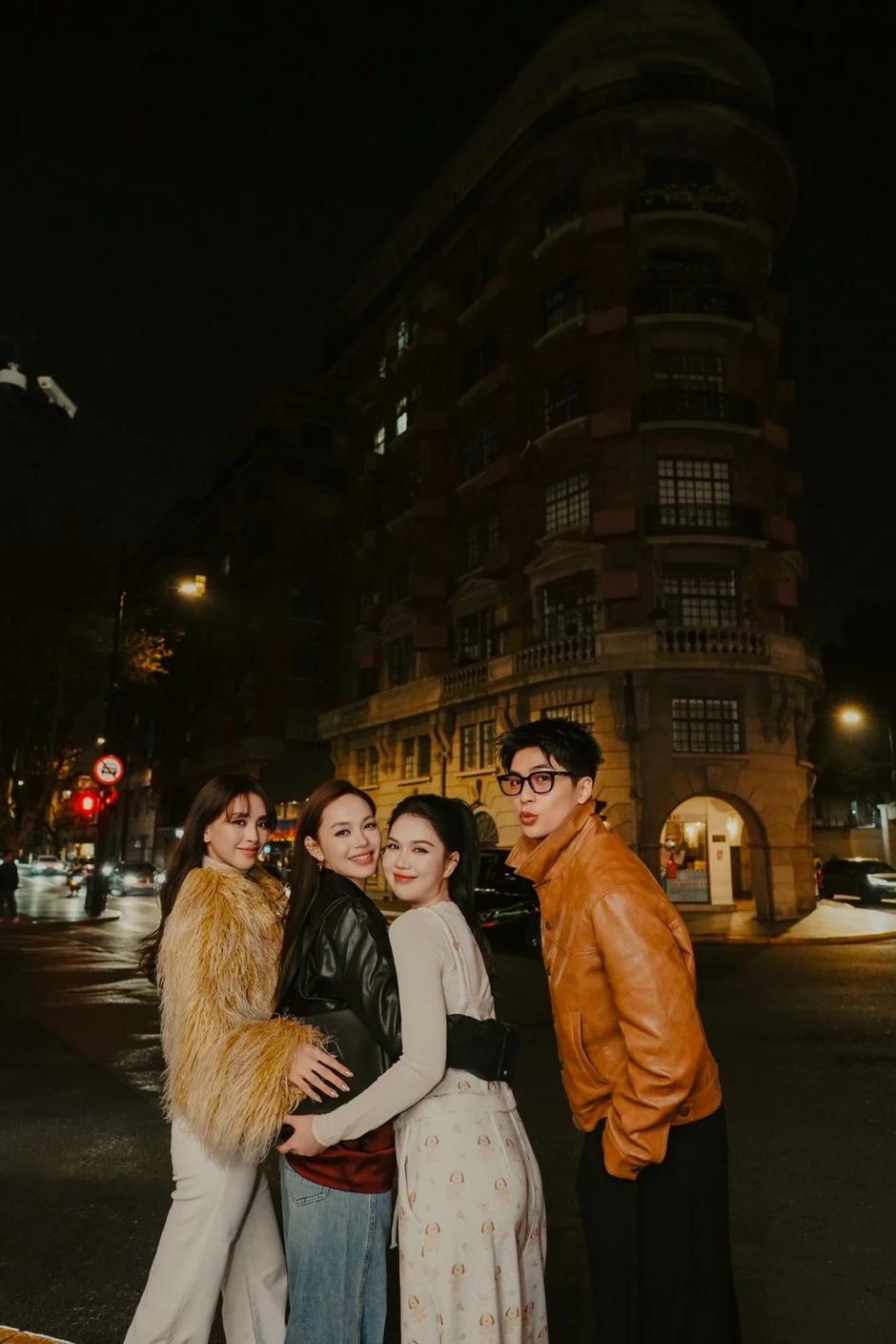 Sao Việt 29/3: Pháo đón sinh nhật bên Richie D.ICY, nghi vấn tình cảm thêm rộ Sao Việt 29/3: Pháo đón sinh nhật bên Richie D.ICY, nghi vấn tình cảm thêm rộ