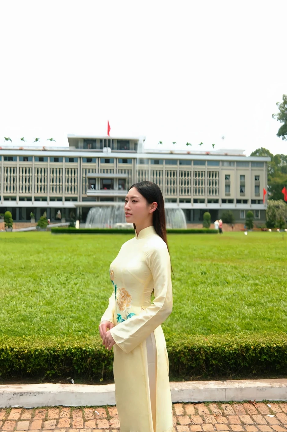 Sao Việt 30/4: Dàn người đẹp diện áo dài kỷ niệm ngày Giải phóng miền Nam Sao Việt 30/4: Dàn người đẹp diện áo dài kỷ niệm ngày Giải phóng miền Nam