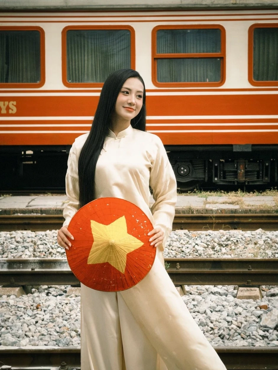 Sao Việt 30/4: Dàn người đẹp diện áo dài kỷ niệm ngày Giải phóng miền Nam Sao Việt 30/4: Dàn người đẹp diện áo dài kỷ niệm ngày Giải phóng miền Nam