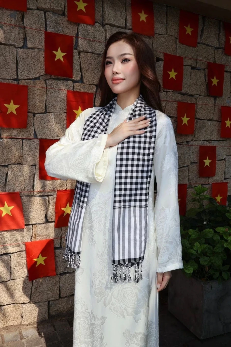 Sao Việt 30/4: Dàn người đẹp diện áo dài kỷ niệm ngày Giải phóng miền Nam Sao Việt 30/4: Dàn người đẹp diện áo dài kỷ niệm ngày Giải phóng miền Nam