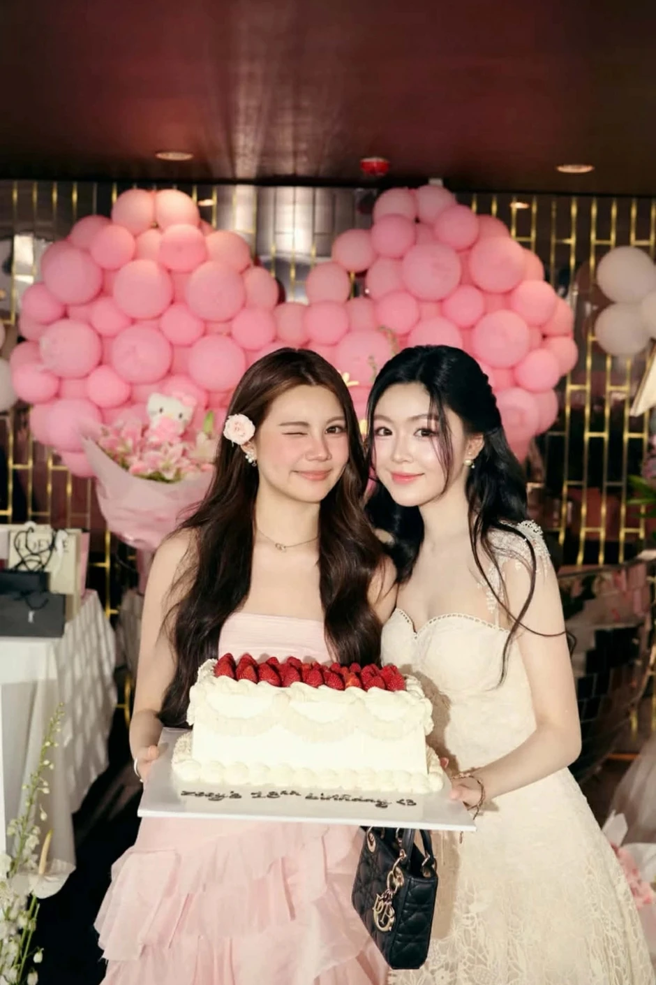 Sao Việt 31-7: Con gái Quyền Linh xinh đẹp trong tiệc sinh nhật 18 tuổi