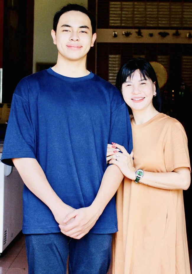 Showbiz Việt có cặp đôi cưới 7 ngày đã ra toà ký đơn ly hôn Showbiz Việt có cặp đôi cưới 7 ngày đã ra toà ký đơn ly hôn