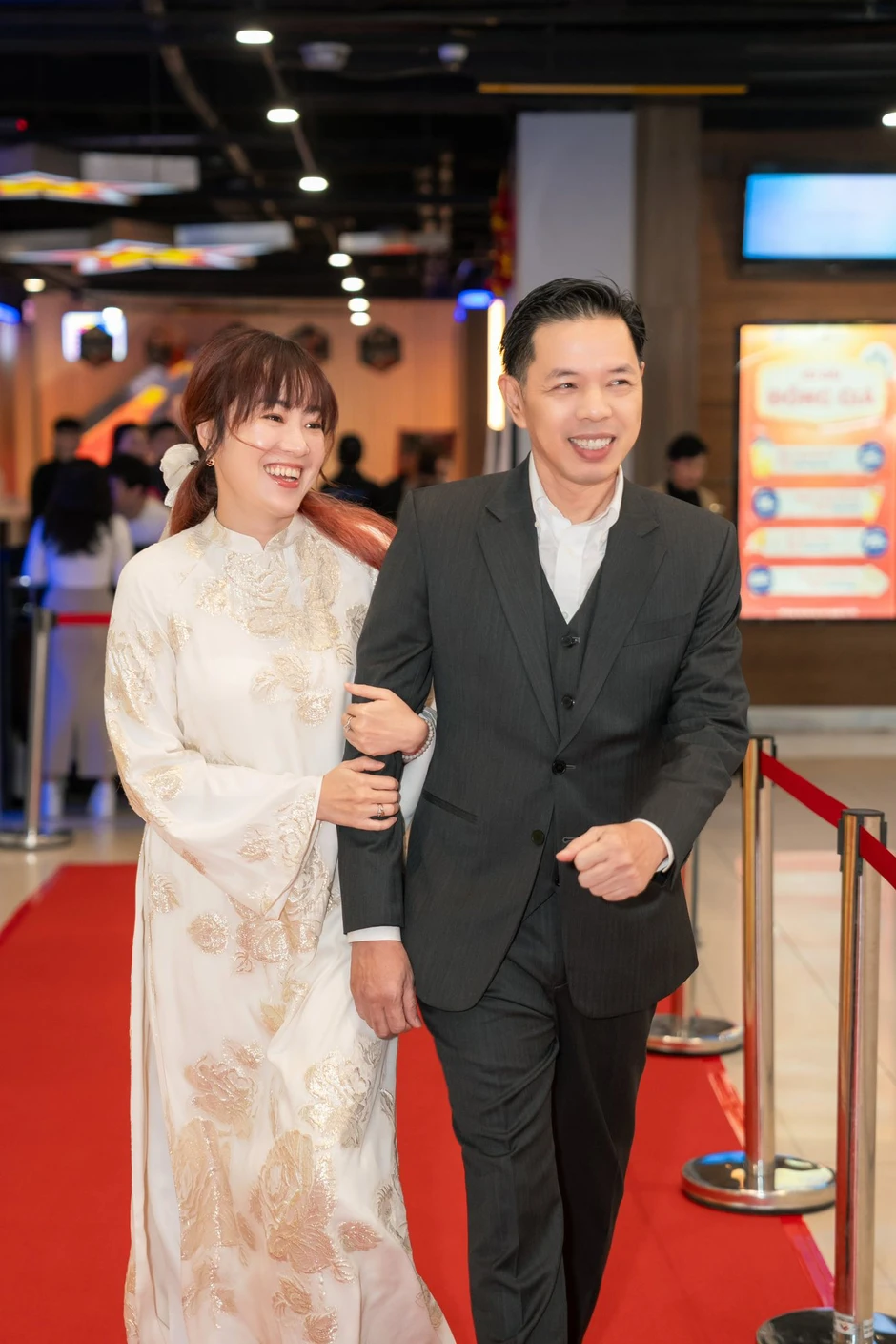 Showbiz Việt có cặp đôi cưới 7 ngày đã ra toà ký đơn ly hôn Showbiz Việt có cặp đôi cưới 7 ngày đã ra toà ký đơn ly hôn
