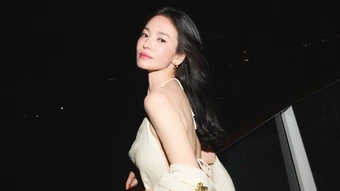 Song Hye Kyo gây sốt khi khoe lưng trần