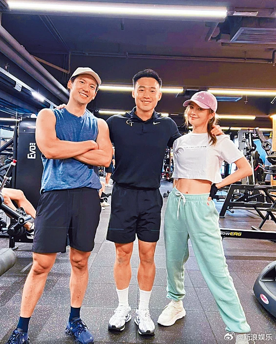 Thái Trác Nghiên công bố cưới "hồng hài nhi" kém 10 tuổi Thái Trác Nghiên công bố cưới "hồng hài nhi" kém 10 tuổi