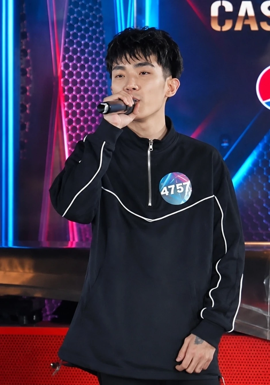 Thí sinh 'Tinh hà say hi' từng làm shipper, hát bè mưu sinh Thí sinh 'Tinh hà say hi' từng làm shipper, hát bè mưu sinh
