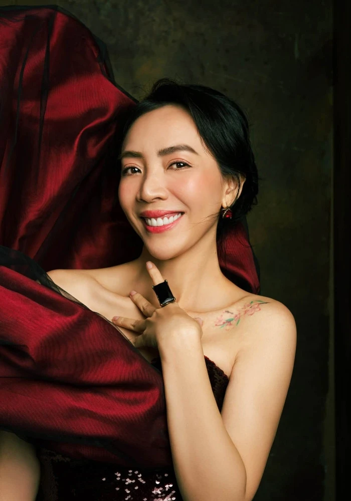 Thu Trang bật khóc, được chồng Tiến Luật bất ngờ trao nụ hôn lãng mạn Thu Trang bật khóc, được chồng Tiến Luật bất ngờ trao nụ hôn lãng mạn
