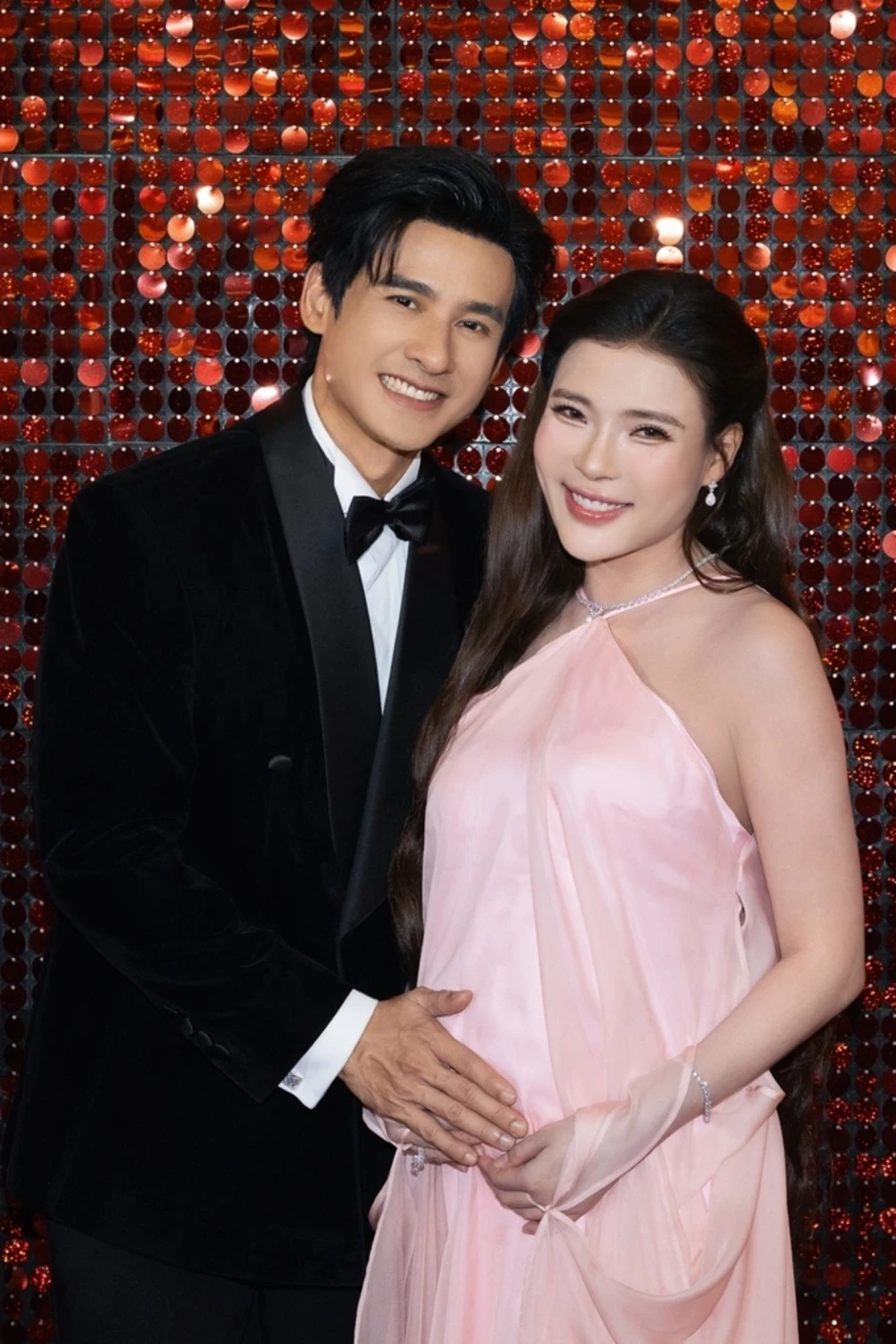 Thúy Diễm: 'Lương Thế Thành òa khóc khi tôi mang thai lần hai' Thúy Diễm: 'Lương Thế Thành òa khóc khi tôi mang thai lần hai'