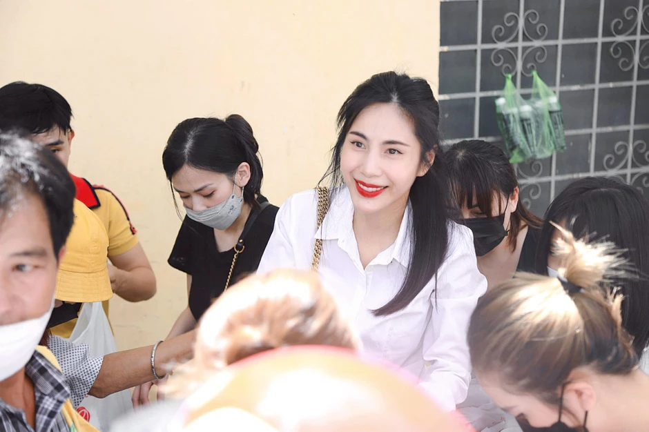 Thủy Tiên hiện ra sao sau 6 năm vướng ồn ào 178 tỷ đồng từ thiện?