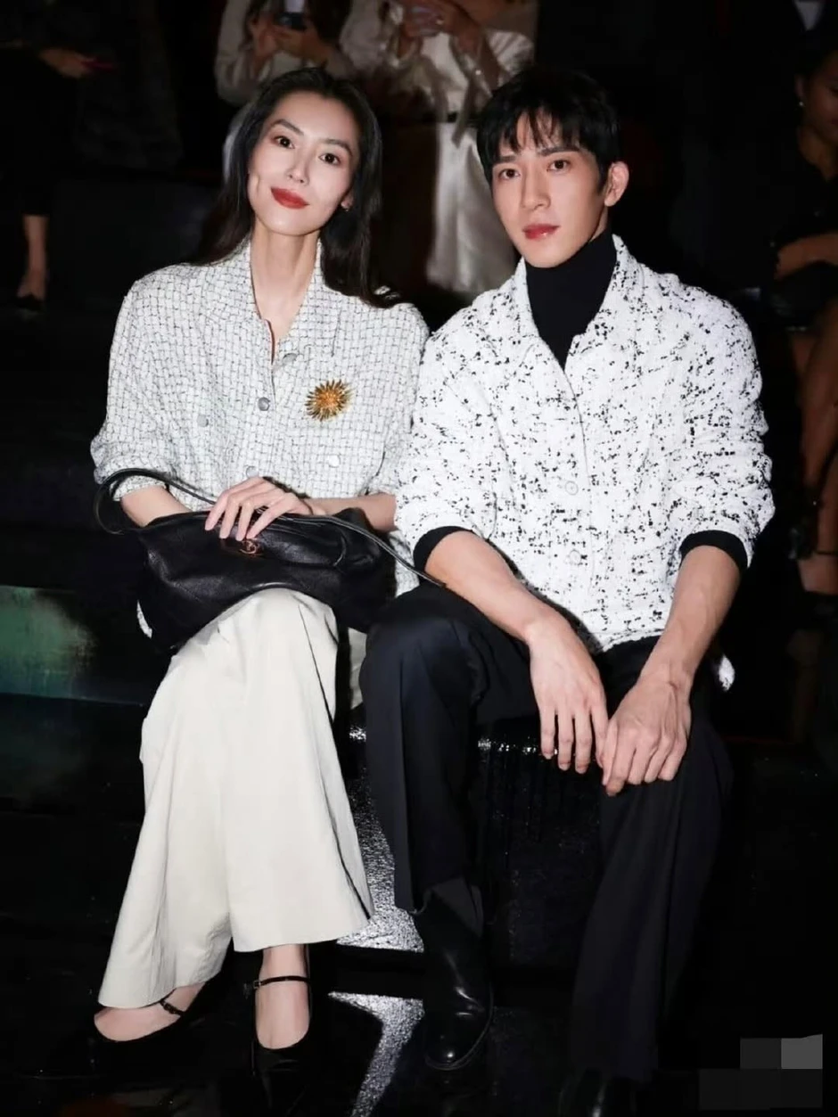 Tỉnh Bách Nhiên xem concert của Lý Vinh Hạo, bị bạn thân 'vạch trần' chuyện tình cảm Tỉnh Bách Nhiên xem concert của Lý Vinh Hạo, bị bạn thân 'vạch trần' chuyện tình cảm