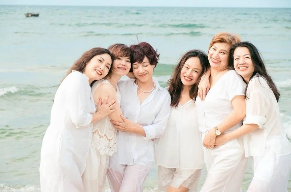 Tình bạn của sáu nghệ sĩ Nhà hát Tuổi trẻ Tình bạn của sáu nghệ sĩ Nhà hát Tuổi trẻ