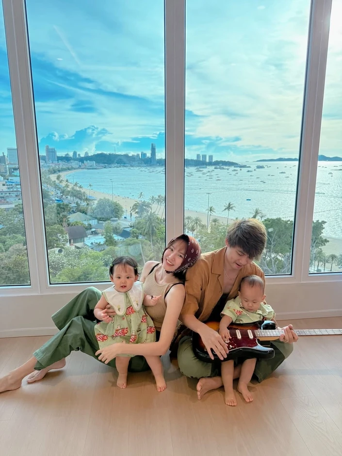 Tổ ấm rộn tiếng cười của 'ti&ecirc;n đồng ngọc nữ' Th&aacute;i Lan