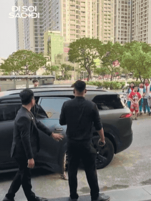 Tóc Tiên lên đồ hở bạo khoe dáng, bị soi vẫn khư khư 1 thứ chung với Touliver