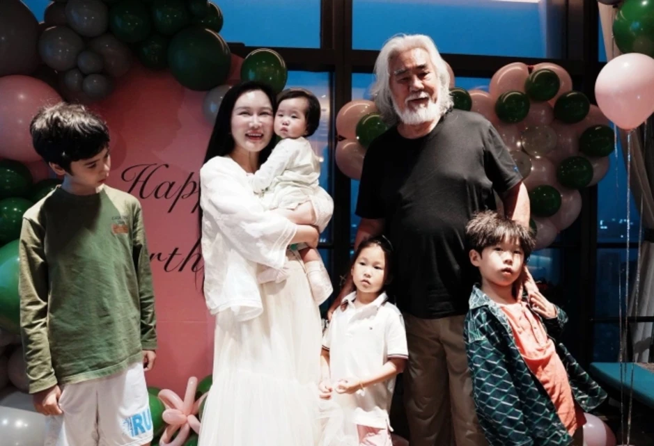 Trùm phim kiếm hiệp: 'Vợ nóng tính, chưa bao giờ nhận lỗi' Trùm phim kiếm hiệp: 'Vợ nóng tính, chưa bao giờ nhận lỗi'