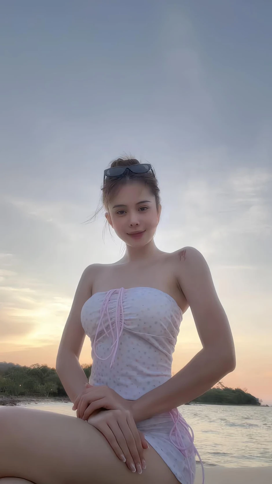 Trước Hà Môi, Andree từng tình bể bình và "khoá môi" Phương Ly ở Phú Quốc Trước Hà Môi, Andree từng tình bể bình và "khoá môi" Phương Ly ở Phú Quốc