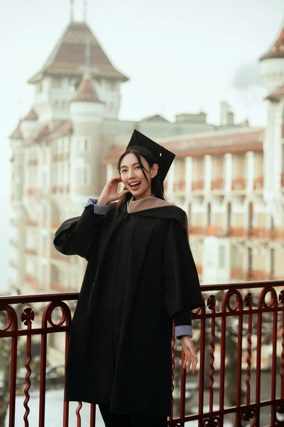 Từ lùm xùm của hoa hậu Bảo Ngọc: Vì sao người đẹp Việt thích 'phông bạt' học vấn? Từ lùm xùm của hoa hậu Bảo Ngọc: Vì sao người đẹp Việt thích 'phông bạt' học vấn?