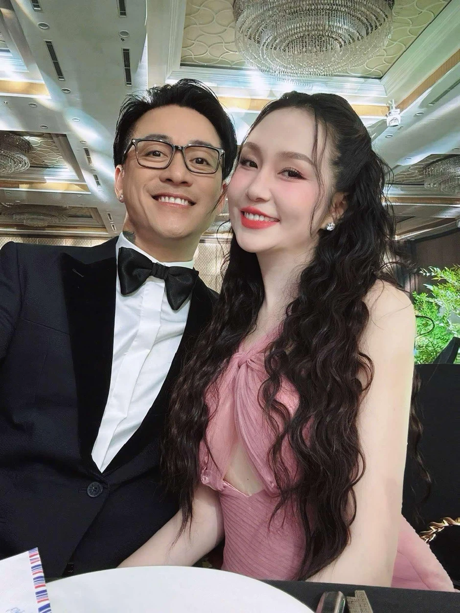 Tuấn Hưng lên tiếng khi Hương Baby bị chê thẩm mỹ quá đà Tuấn Hưng lên tiếng khi Hương Baby bị chê thẩm mỹ quá đà