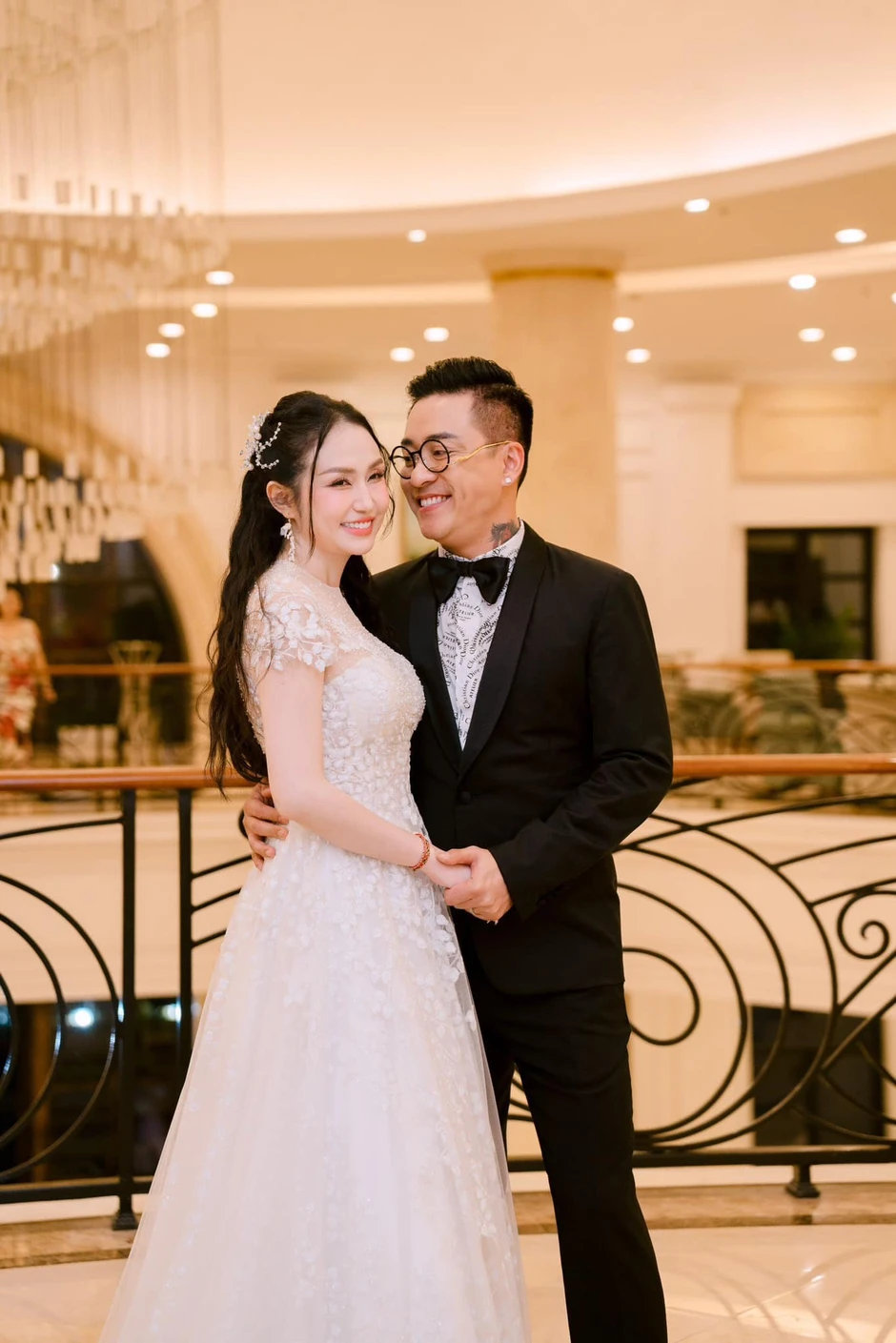 Tuấn Hưng lên tiếng khi Hương Baby bị chê thẩm mỹ quá đà Tuấn Hưng lên tiếng khi Hương Baby bị chê thẩm mỹ quá đà