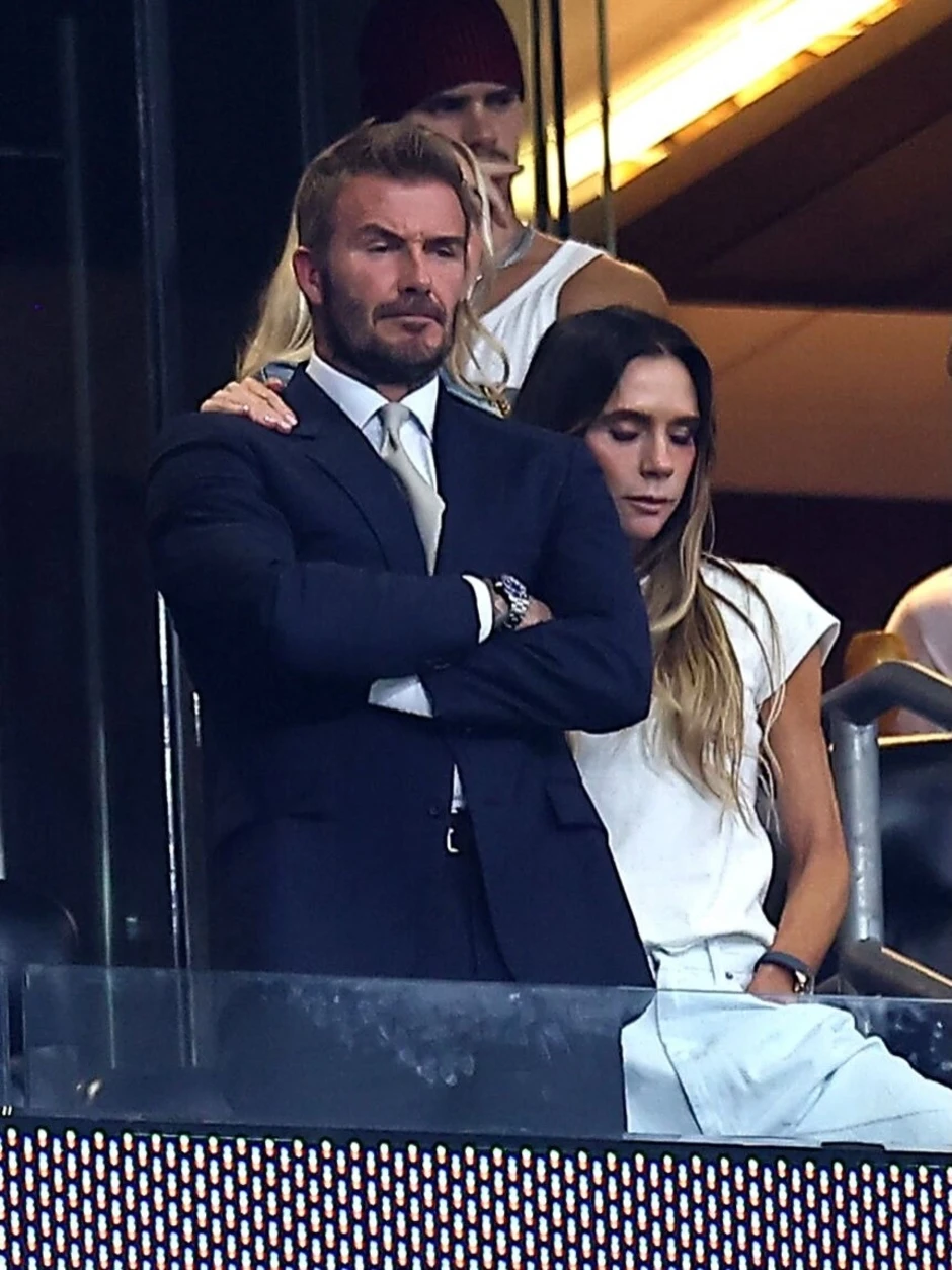 Victoria Beckham an ủi chồng sau thất bại của đội tuyển Anh - Báo TinVina Victoria Beckham an ủi chồng sau thất bại của đội tuyển Anh - Báo TinVina