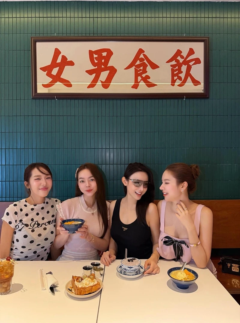 Việt Hoa ăn hỏi đậm chất Bắc Bộ, em trai Hòa Minzy xin lùi thời hạn lấy vợ Việt Hoa ăn hỏi đậm chất Bắc Bộ, em trai Hòa Minzy xin lùi thời hạn lấy vợ