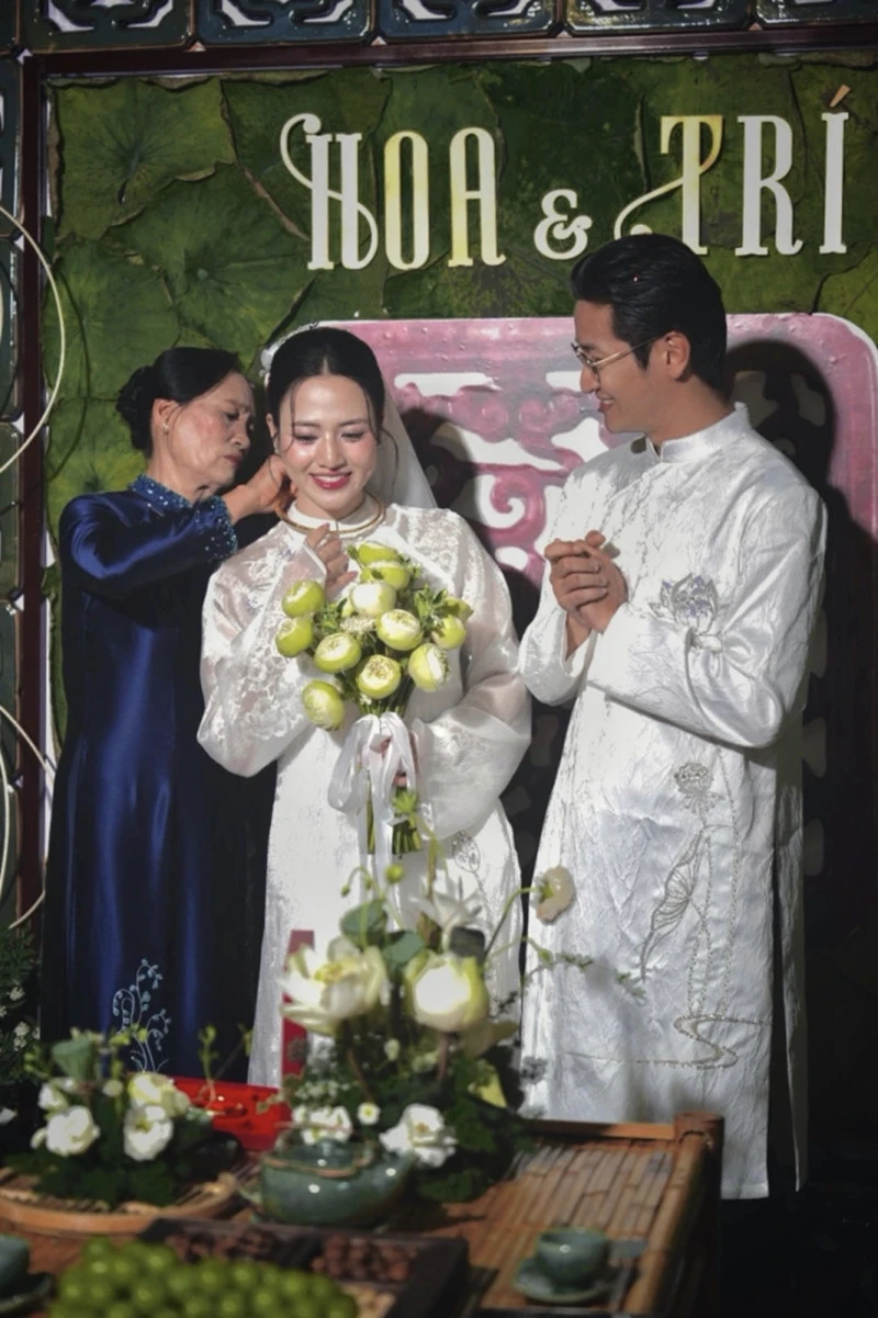 Việt Hoa ăn hỏi đậm chất Bắc Bộ, em trai Hòa Minzy xin lùi thời hạn lấy vợ Việt Hoa ăn hỏi đậm chất Bắc Bộ, em trai Hòa Minzy xin lùi thời hạn lấy vợ