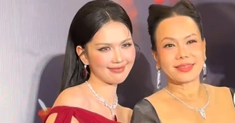 Việt Hương rơi vào tình huống khó hiểu, sượng trân giữa thảm đỏ sự kiện