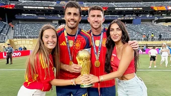 Vợ, bạn gái cầu thủ ăn mừng Tây Ban Nha vô địch World Cup - Báo TinVina