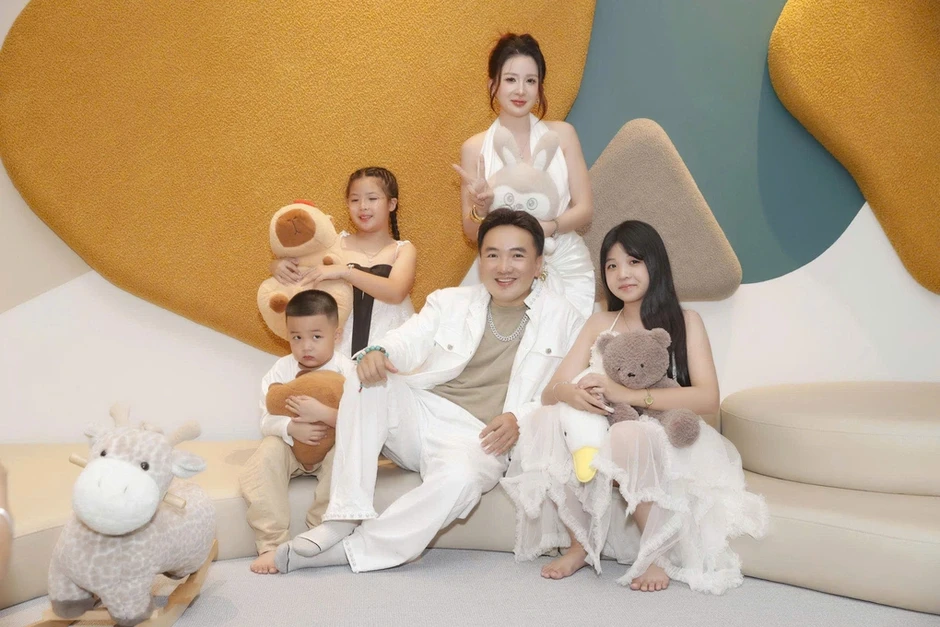 Vợ chồng Dương Ngọc Thái ra MV 'Cùng nhau già đi' Vợ chồng Dương Ngọc Thái ra MV 'Cùng nhau già đi'