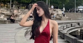 Vợ chồng Mạnh Trường đi chùa với Huyền Lizzie, hoa hậu Ý Nhi quá sexy