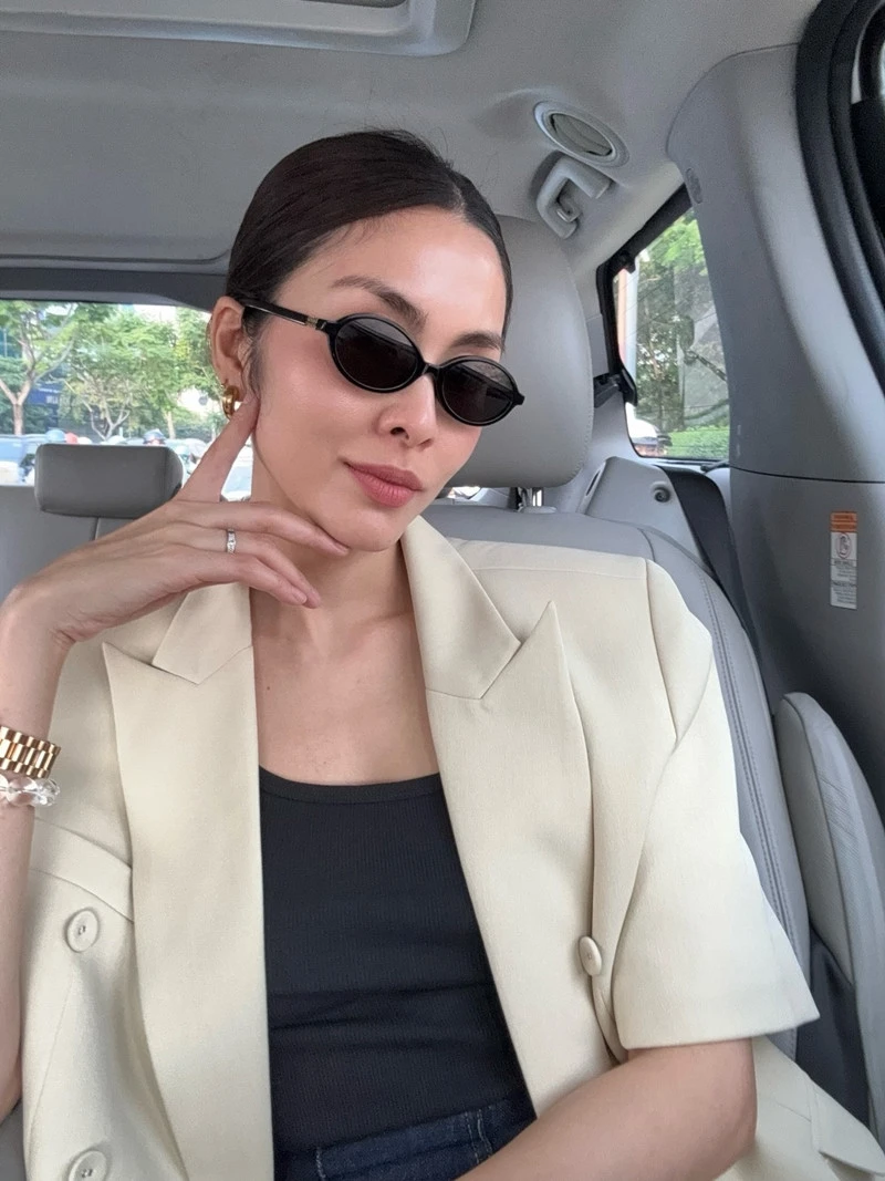 Vợ chồng Mạnh Trường đi chùa với Huyền Lizzie, hoa hậu Ý Nhi quá sexy Vợ chồng Mạnh Trường đi chùa với Huyền Lizzie, hoa hậu Ý Nhi quá sexy