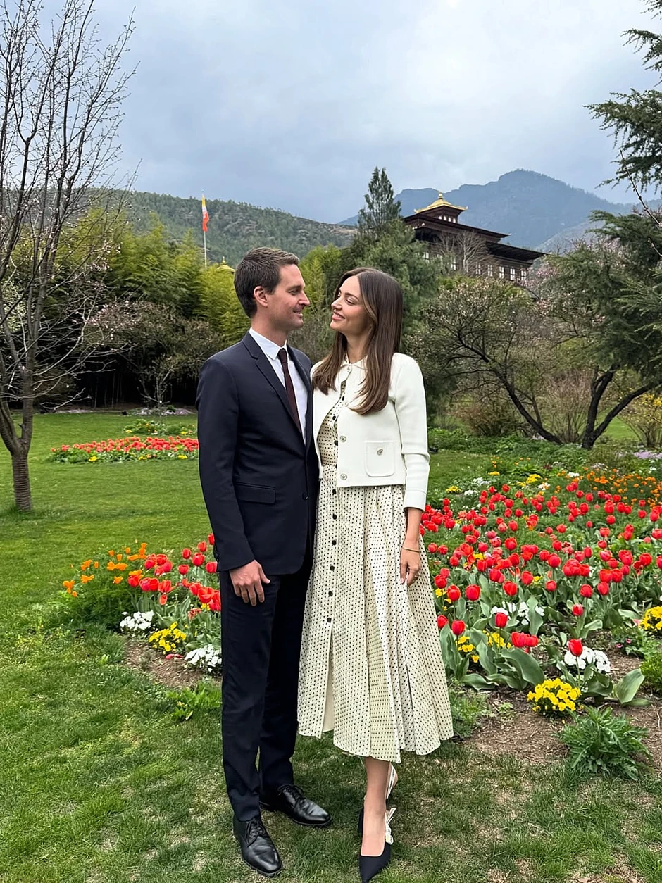 Vợ chồng Miranda Kerr giúp dân California xóa khoản nợ nửa tỷ USD Vợ chồng Miranda Kerr giúp dân California xóa khoản nợ nửa tỷ USD