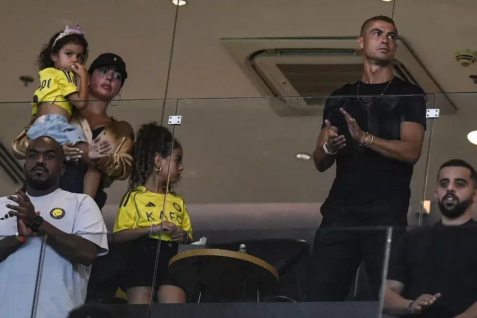 Vợ chồng Ronaldo xuất hiện sau đám cưới Vợ chồng Ronaldo xuất hiện sau đám cưới