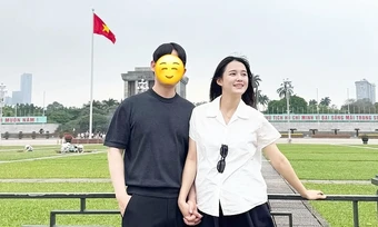 Vợ chồng sao 'Mặt trăng ôm mặt trời' nghỉ dưỡng Hà Nội