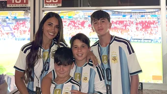 Vợ Messi vỡ òa khi chồng lập hat-trick ở World Cup - Báo TinVina