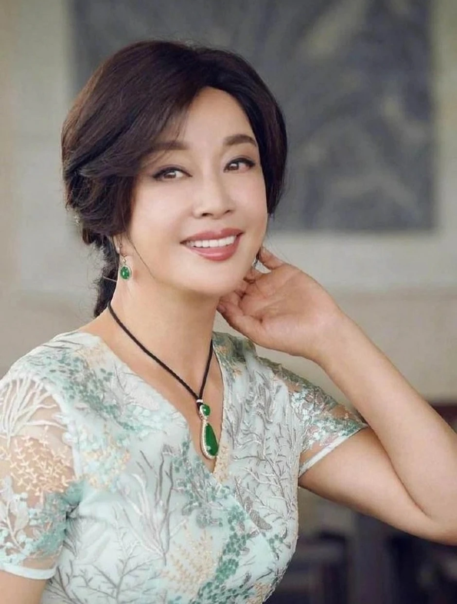 'Võ Tắc Thiên' Lưu Hiểu Khánh lên tiếng trước tin đồn có 8 bạn trai ở tuổi 71 'Võ Tắc Thiên' Lưu Hiểu Khánh lên tiếng trước tin đồn có 8 bạn trai ở tuổi 71